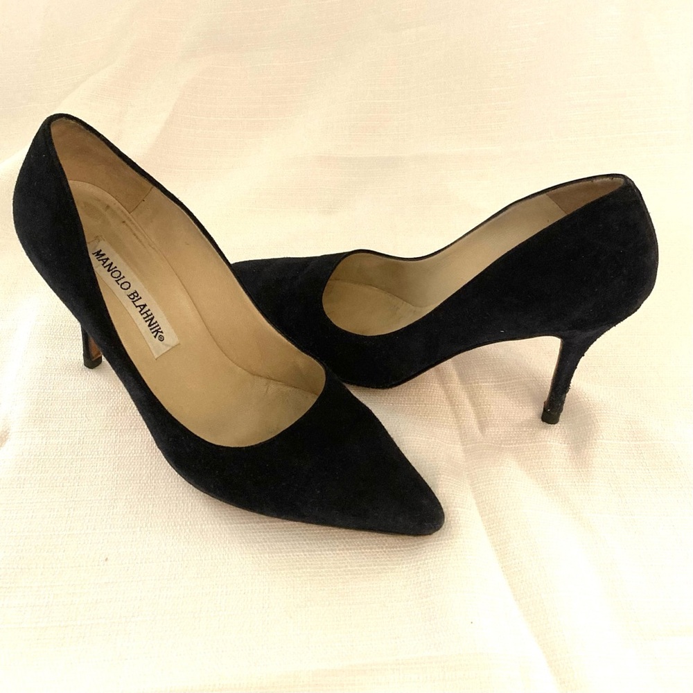Manolo Blahnik black suede pumps heels